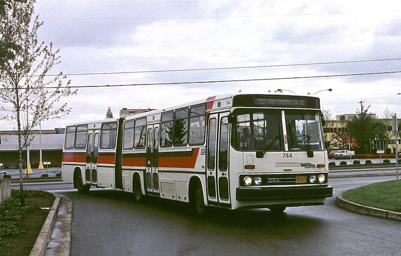 File:Crown-Ikarus bus of Tri-Met, Portland.jpg