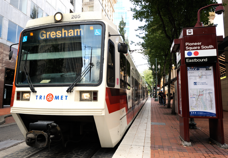 File:Portland TriMet MAX Blue Line at the Pioneer Square South stop in downtown Portland, Oregon.png